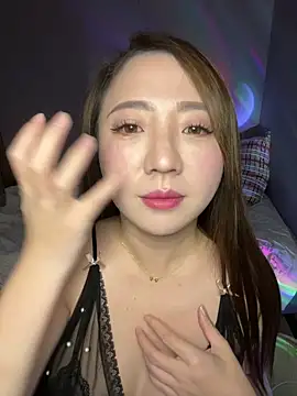 Snapshot of Hannababy_ chatting on December 21, 2025, 6:37 pm Hannababy online show from December 21, 2025, 6:37 pm