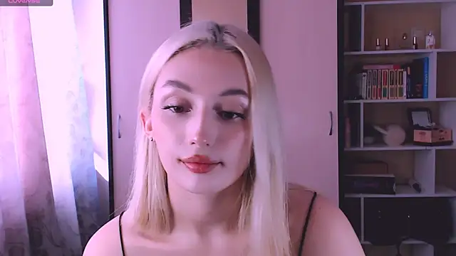 beauty blonde online show from March 3, 2025, 9:33 am