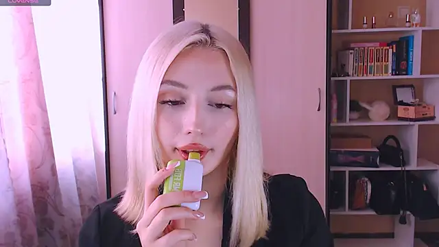 beauty blonde online show from March 4, 2025, 8:35 am