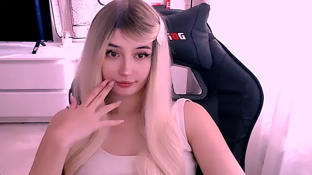 beauty blonde online show from October 12, 2025, 5:50 am