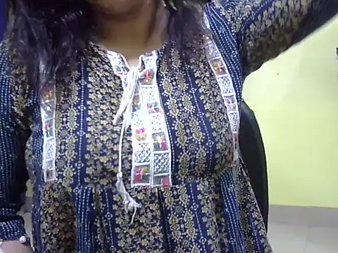 Snapshot of Your_cutiepie_ chatting on October 27, 2025, 4:16 am Your cutiepie  online show from October 27, 2025, 4:16 am