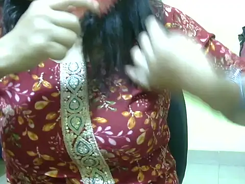 Snapshot of Your_cutiepie_ chatting on October 27, 2025, 5:17 pm Your cutiepie  online show from October 27, 2025, 5:17 pm