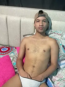 Snapshot of Twink_X chatting on February 16, 2025, 4:21 pm Twink X online show from February 16, 2025, 4:21 pm