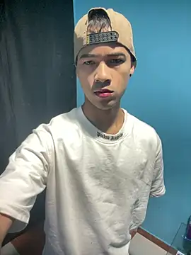 Snapshot of Twink_X chatting on February 17, 2025, 11:53 pm Twink X online show from February 17, 2025, 11:53 pm