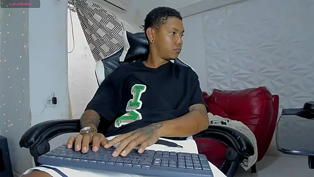 blackdirty420 online show from November 19, 2025, 4:18 pm