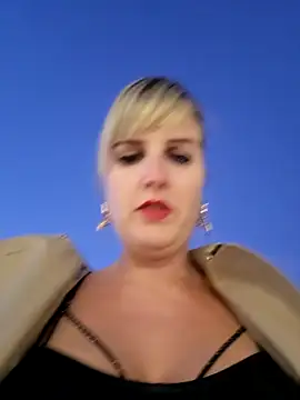 Sexybiene969 online show from October 13, 2025, 4:40 pm