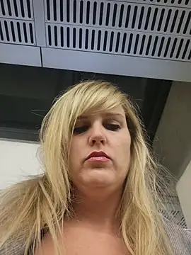 Snapshot of Sexybiene969 chatting on November 11, 2025, 5:24 pm Sexybiene969 online show from November 11, 2025, 5:24 pm