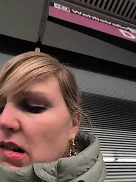 Snapshot of Sexybiene969 chatting on November 25, 2025, 5:24 pm Sexybiene969 online show from November 25, 2025, 5:24 pm