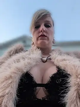 Sexybiene969 online show from March 18, 2026, 5:05 pm