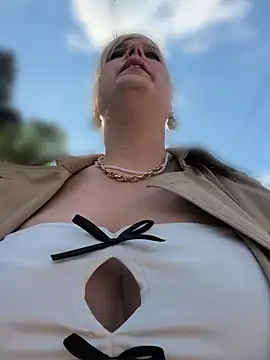 Sexybiene969 online show from April 22, 2026, 4:08 pm