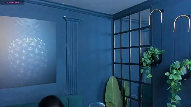 scarlet edwars online show from September 20, 2025, 5:36 pm