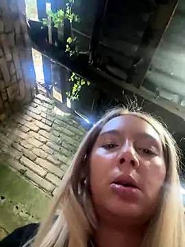 hotamanda01 online show from October 26, 2025, 11:27 am