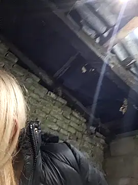 hotamanda01 online show from November 12, 2025, 9:14 pm