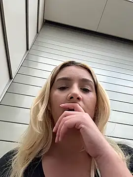 Snapshot of hotamanda01 chatting on March 1, 2026, 11:34 am hotamanda01 online show from March 1, 2026, 11:34 am