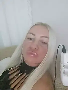 Snapshot of visnjica chatting on September 28, 2025, 8:25 pm visnjica online show from September 28, 2025, 8:25 pm