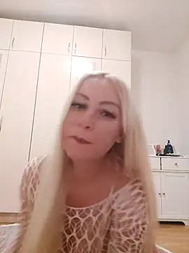 Snapshot of visnjica chatting on October 6, 2025, 9:34 pm visnjica online show from October 6, 2025, 9:34 pm