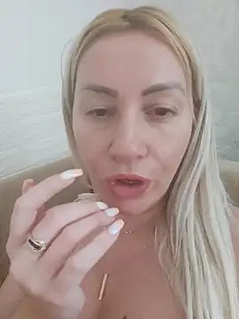 Snapshot of visnjica chatting on June 2, 2026, 3:25 pm visnjica online show from June 2, 2026, 3:25 pm