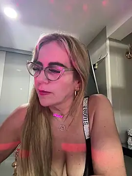 MISSLADYHONSON online show from October 5, 2025, 8:12 am