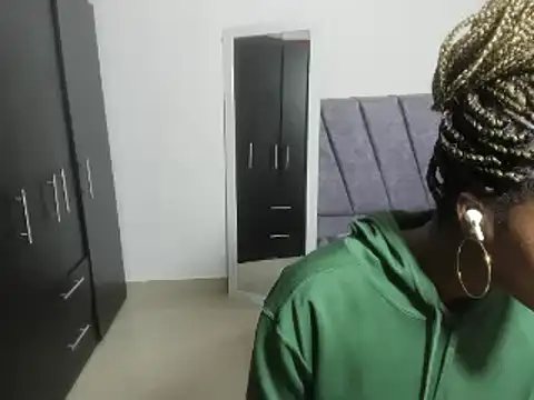 enyelsalas2 online show from October 2, 2025, 12:17 am