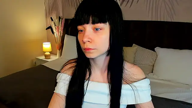 Snapshot of SkinyJoyce chatting on February 9, 2025, 8:54 am SkinyJoyce online show from February 9, 2025, 8:54 am