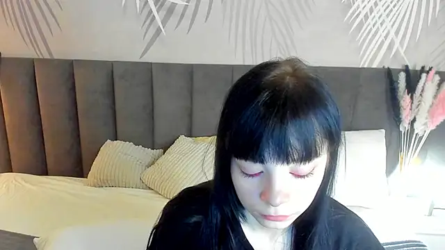 Snapshot of SkinyJoyce chatting on February 24, 2025, 5:11 am SkinyJoyce online show from February 24, 2025, 5:11 am