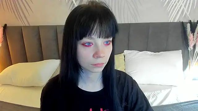 Snapshot of SkinyJoyce chatting on February 24, 2025, 8:17 am SkinyJoyce online show from February 24, 2025, 8:17 am