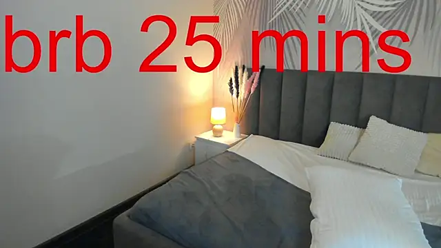 Snapshot of SkinyJoyce chatting on February 28, 2025, 5:15 am SkinyJoyce online show from February 28, 2025, 5:15 am