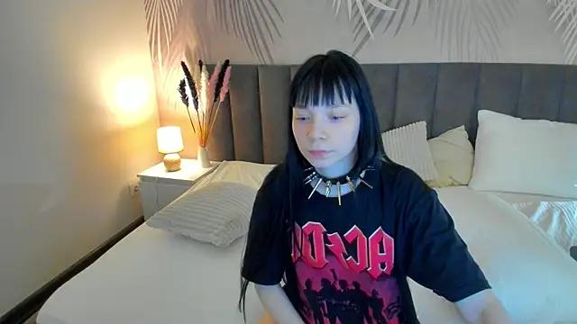 Snapshot of SkinyJoyce chatting on March 12, 2025, 8:19 am SkinyJoyce online show from March 12, 2025, 8:19 am