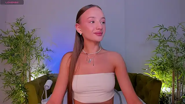 Snapshot of miiss__lulu chatting on June 10, 2026, 12:55 am miiss lulu online show from June 10, 2026, 12:55 am