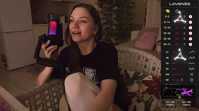 Snapshot of alexa_feels_ chatting on October 5, 2025, 6:50 pm alexa feels online show from October 5, 2025, 6:50 pm