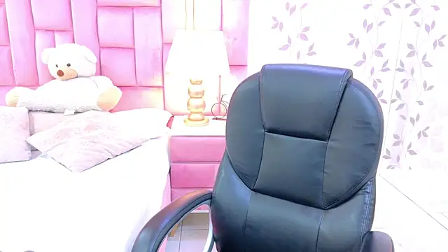 ArianaFranco online show from May 6, 2026, 2:11 pm