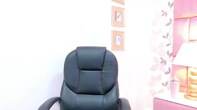 ArianaFranco online show from May 7, 2026, 1:38 pm