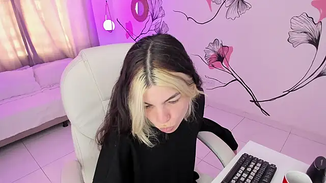 Isabela Fiorelli online show from September 28, 2025, 11:48 am