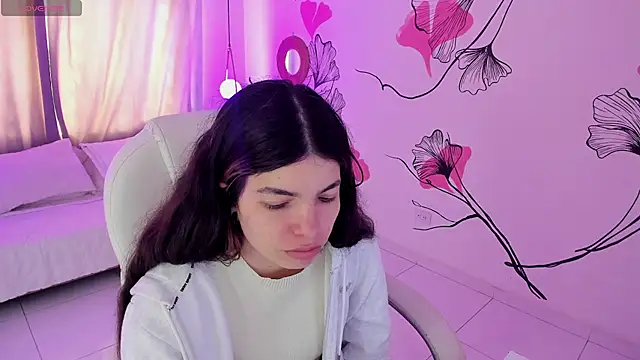 Isabela Fiorelli online show from May 3, 2026, 1:28 pm