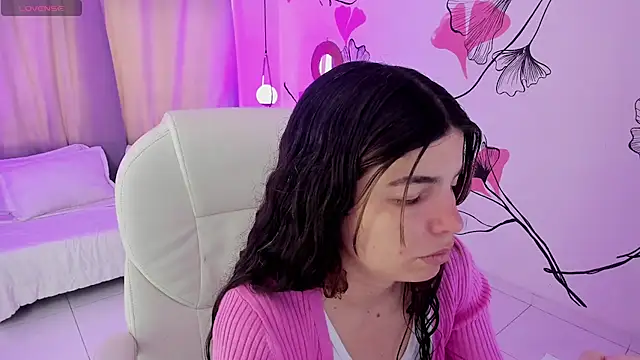 Isabela Fiorelli online show from May 11, 2026, 12:44 pm