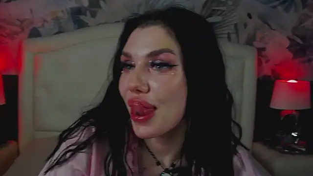 MaeveMoon online show from May 5, 2026, 2:19 am