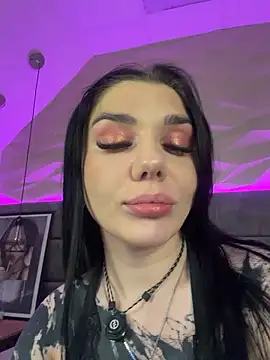 Snapshot of MaeveMoon chatting on June 15, 2026, 6:32 pm MaeveMoon online show from June 15, 2026, 6:32 pm