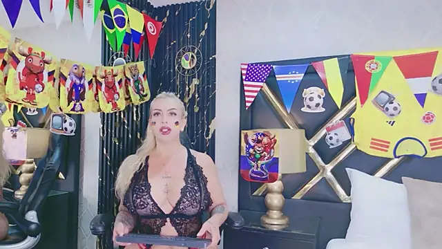 SophieWinsloow online show from June 25, 2026, 12:20 pm