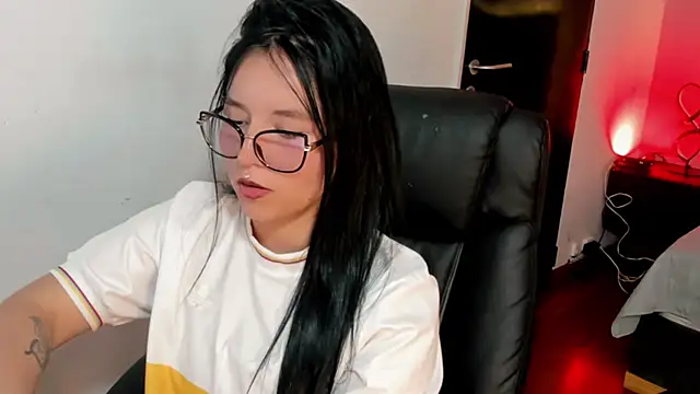 emily carter19 online show from March 20, 2025, 6:42 pm