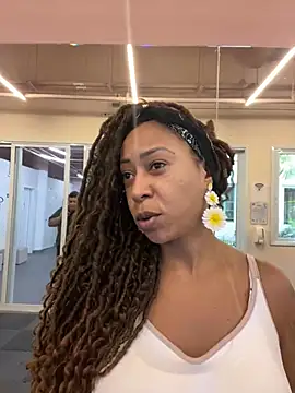 dianagolley420 online show from February 12, 2025, 3:05 pm