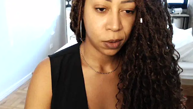 dianagolley420 online show from February 17, 2025, 8:47 pm