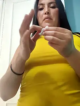 dulce valeriaa online show from February 20, 2025, 9:31 pm