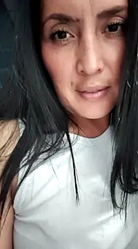 dulce valeriaa online show from February 22, 2025, 3:23 am