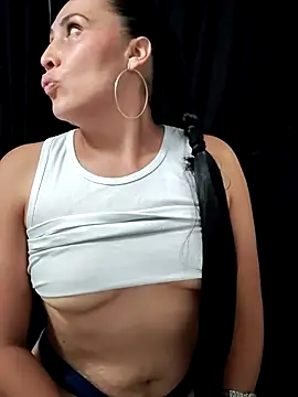 dulce valeriaa online show from March 16, 2025, 4:41 am