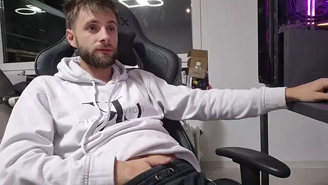 ademandjulia online show from October 2, 2025, 9:22 pm