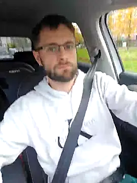 ademandjulia online show from October 28, 2025, 3:25 pm