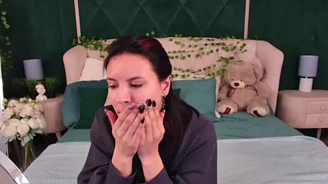 Kiara Rolls online show from February 12, 2025, 8:40 pm