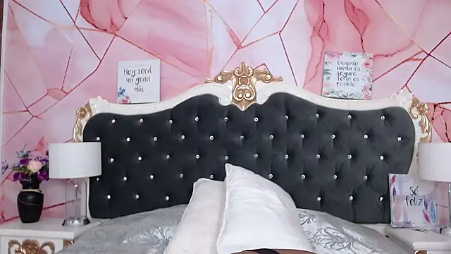 Snapshot of LindaBird chatting on September 22, 2025, 8:11 pm LindaBird online show from September 22, 2025, 8:11 pm