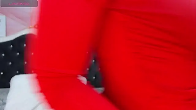 Snapshot of LindaBird chatting on October 10, 2025, 7:57 pm LindaBird online show from October 10, 2025, 7:57 pm