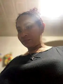 Snapshot of Carola-Ross chatting on September 19, 2025, 5:57 pm Carola-Ross online show from September 19, 2025, 5:57 pm